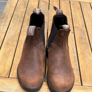 Women’s Blundstones brown